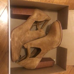 NWT Frye Margaret Shootie Women’s 8.5M In Sand